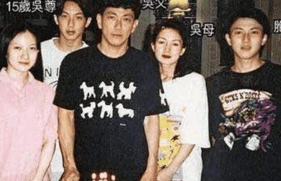 吳尊曬一家旅行照片，豪華程度令人瞠目結舌，不愧是文萊豪門 