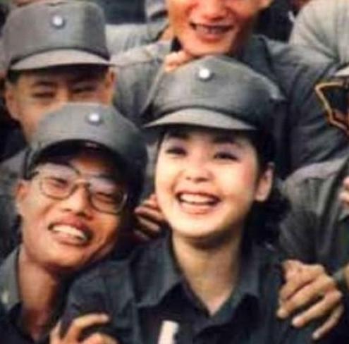 當年他曾獲「鄧麗君香吻」被封史上最幸運國軍！沒想到35年後，現在的他....