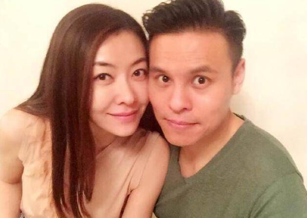 【暴脾氣爆發】熊黛林在機場被老公惹怒，暴脾氣發作竟抬腿就是一腳！網友: 難怪郭富城受不了