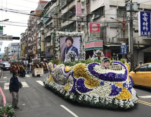 豬哥亮「告別式」5000人齊送最後一程，如今「白包金額」終於曝光了！金額真的太誇張了 哈哈