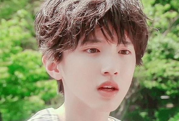 日本16歲男生被贊「千年一遇美少年」，一雙「櫻花眼」俘獲人心 