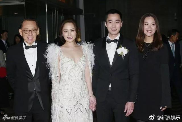  47歲袁詠儀長髮不輸小20歲的吳千語，網友：靚靚不是白叫的，真的美！