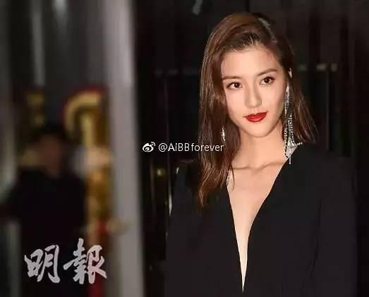  47歲袁詠儀長髮不輸小20歲的吳千語，網友：靚靚不是白叫的，真的美！