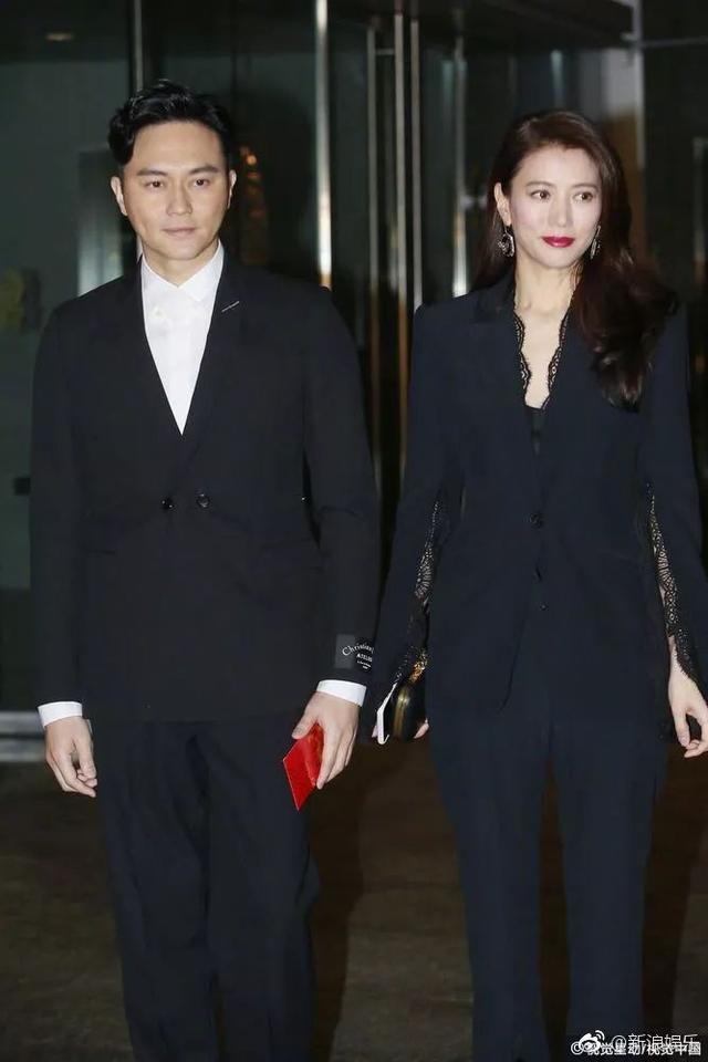  47歲袁詠儀長髮不輸小20歲的吳千語，網友：靚靚不是白叫的，真的美！