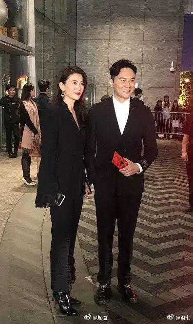  47歲袁詠儀長髮不輸小20歲的吳千語，網友：靚靚不是白叫的，真的美！