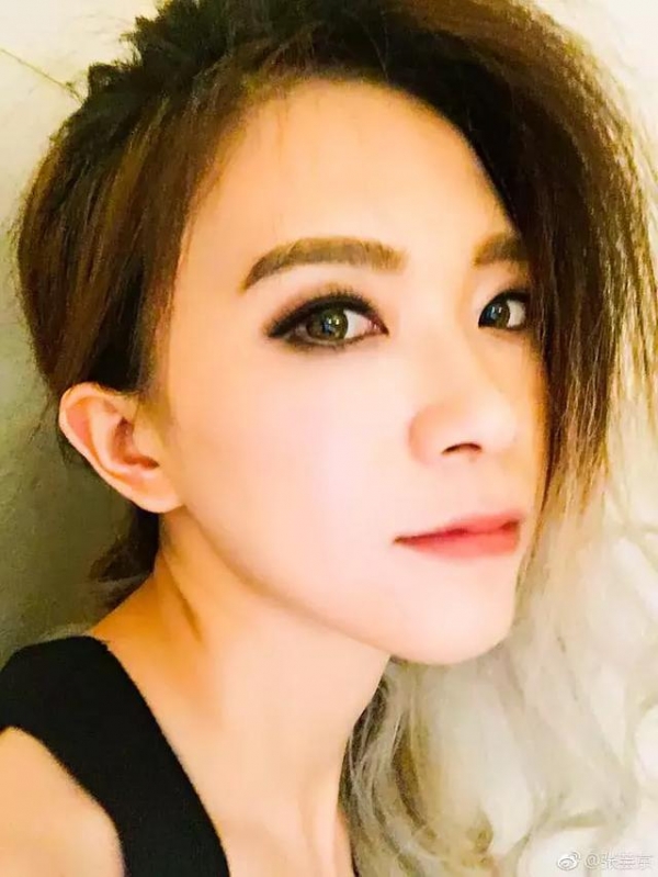 還記得消失很久的張芸京嘛！她近照讓粉絲「很失望」，因為美到讓人認不出來！還多了一個「女兒」?！ 