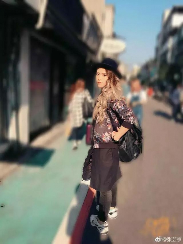 還記得消失很久的張芸京嘛！她近照讓粉絲「很失望」，因為美到讓人認不出來！還多了一個「女兒」?！ 