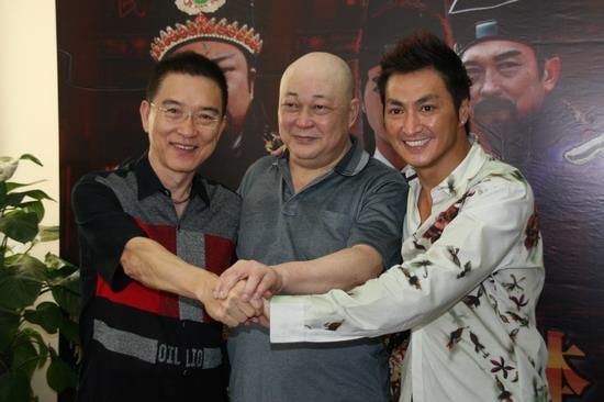 他演了「700集包青天」深植人心，如今66歲疾病纏身，與妻子「膝下無子」恩愛如初！ 