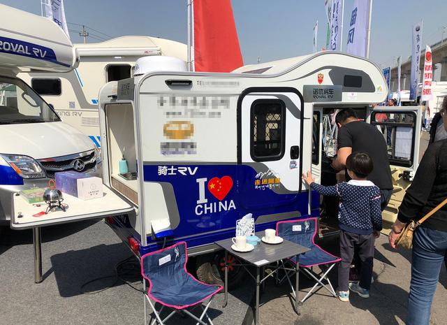 有床有廚房，德國人設計奇葩三輪房車