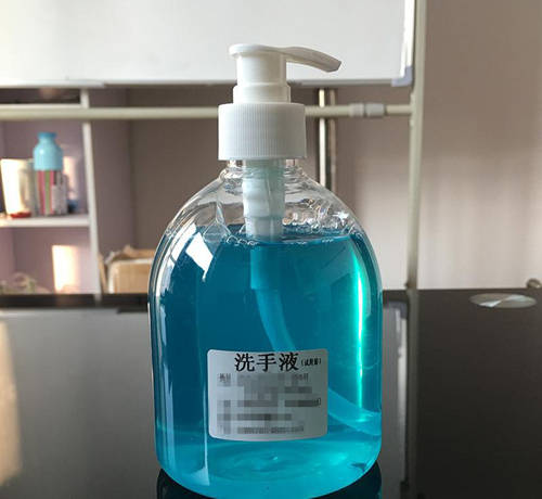 養寵經驗：洗手液可以給貓洗澡嗎，貓咪用洗手液洗澡，滴露洗手液給貓洗澡