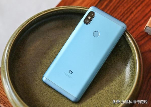 搶不到紅米Note 7，這台紅米手機也很不錯，價格便宜了100多塊！