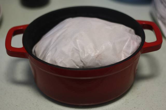 古法鹽焗雞鮮香入味，比鋒味做法簡單省事很多，時間就是它的秘方