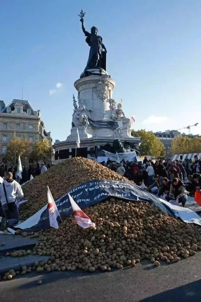 躋身世界強國之列，擁百萬軍隊卻不戰而跑！如今經濟還得看遊客！