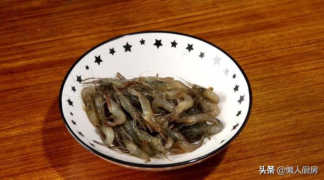 不加水，不揉面，教你這樣做蝦餅，好吃不上火，蝦連殼兒一起吃