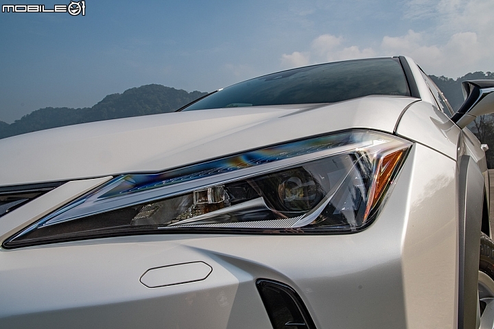 Lexus UX250h 跨界油電新貴報到！目標直指新興頂客消費族群！