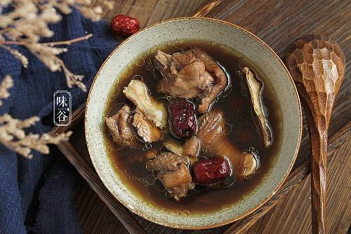 冬天女人保養要喝這湯，調經補血，氣色面如桃花，女人都該知道