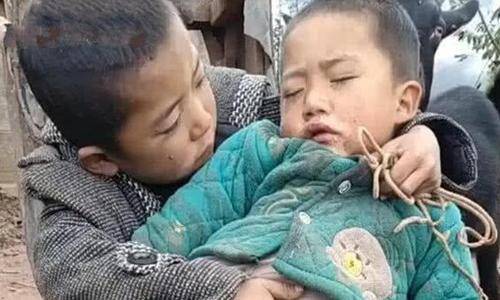 9歲男孩幾天不上學，老師去家裡發現，他已是一個孩子的「爸爸」