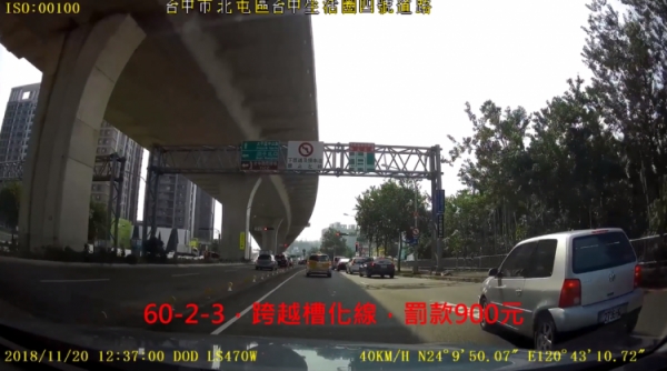 遇三寶１０分鐘抓七項，送「１６５００」罰單！網暴笑：「收年終大紅包囉！」