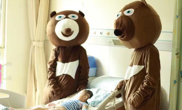 3歲孩子昏迷1個月不醒，母親準備放棄時，孩子眼角流下眼淚