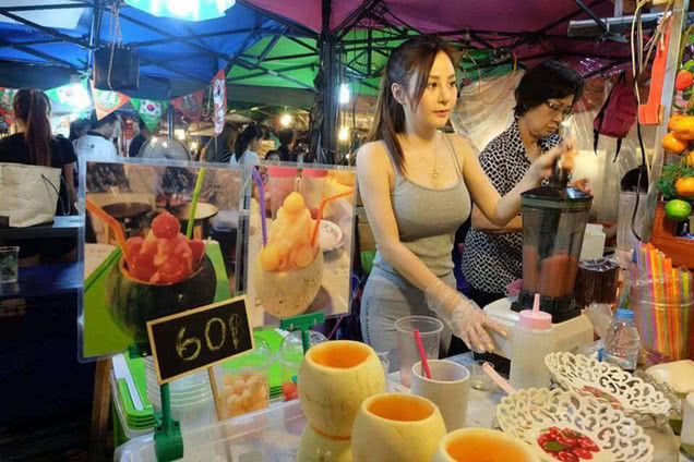 泰國「果汁西施」吸引無數網友排隊打卡，但現實令人心碎