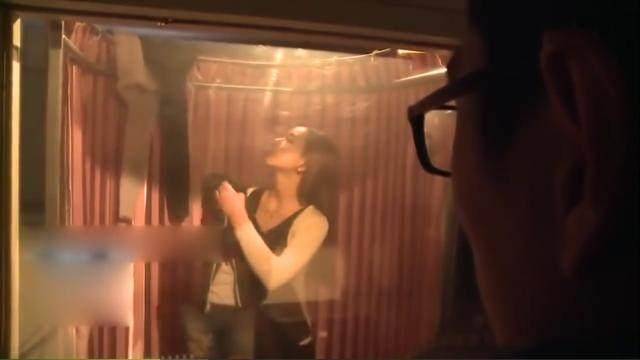 住酒店時如果看到 【這種鏡子】敲一敲，請立刻逃離並報警，有「玄機」！