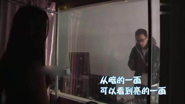 住酒店時如果看到 【這種鏡子】敲一敲，請立刻逃離並報警，有「玄機」！