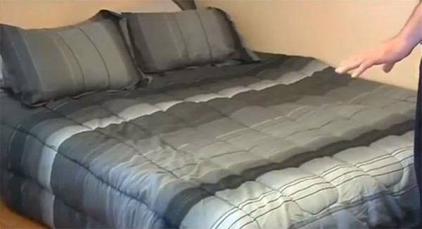 小男孩跟警察說「我不想跟媽媽住了」時，沒人把他的話當真，沒想到當警察看到「房間裡的景象」時徹底崩潰了！ 
