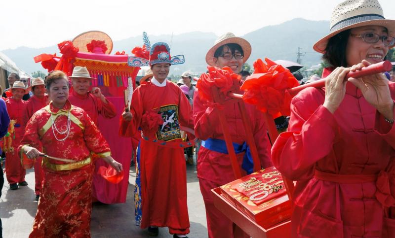 婚前婆家全款買房買車，婚後看到抽屜里的借條，我選擇離婚！