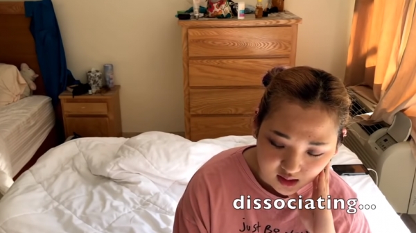 體內擁有「六種人格」的少女，錄影到一半突然轉換表情!下一秒整個人都變了，讓人看了驚呼不已!