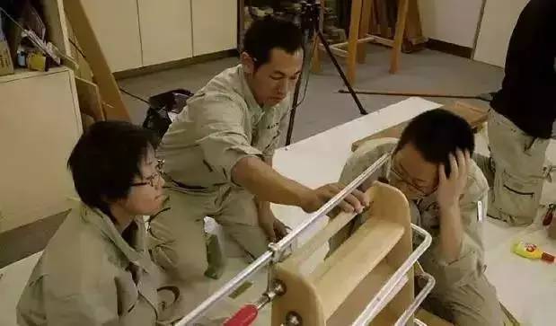無論男女一律剃寸頭！禁止員工戀愛，玩手機！8年零假期！這家34人的小作坊，居然還年入11個億！ 