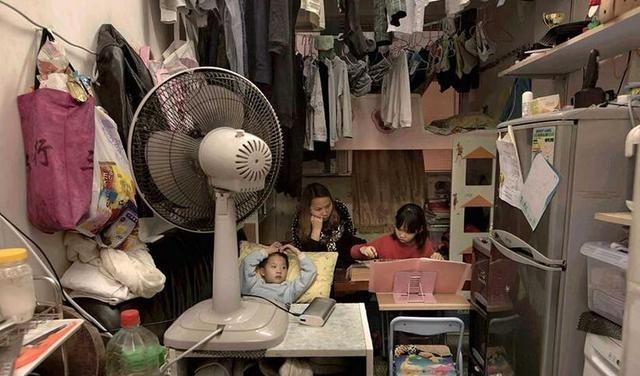 實拍香港「棺材房」，24戶共用一個馬桶！