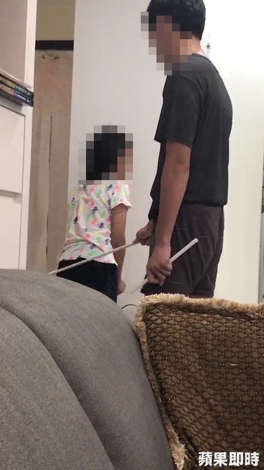 媽媽首發聲明！她淚曝肉圓惡爸「第二部家暴影片」　鐵棍連打「屁股秒3道瘀青」兒崩潰：很想死 