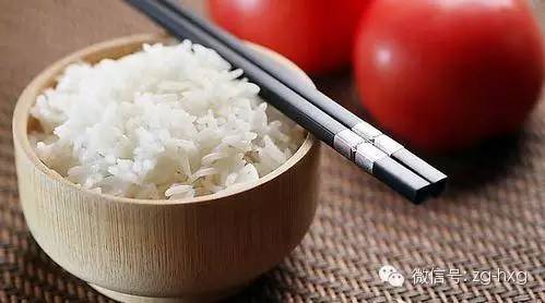 一碗飯看出一個人的修養！