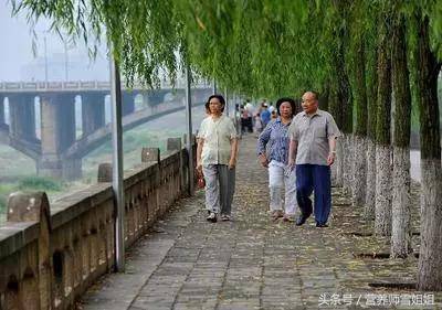 想健康，謹記：早起「三不要」，飯後「三不急」，睡前「三不宜」