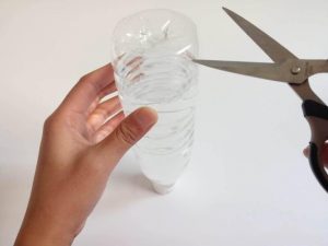 馬桶水箱裡放一個塑料瓶，奇蹟發生了不髒不臭還省水 