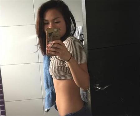 為減去小腹贅肉，女生按計劃堅持健身，30天後馬甲線隱約可見