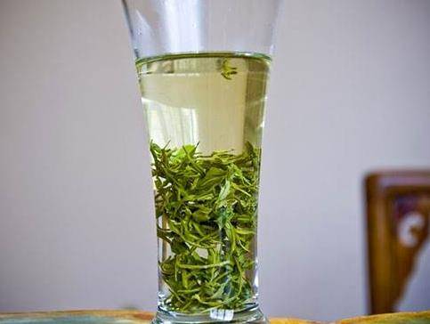 腫瘤專家警告：大便出現3個訊號，是大腸癌！！！
