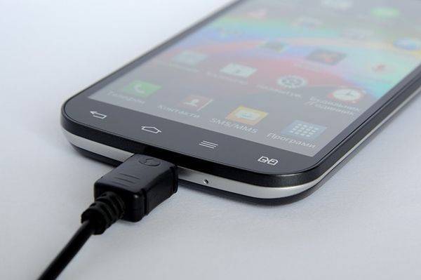 手機上這個「不知名小孔」竟然這麼重要我現在才知道