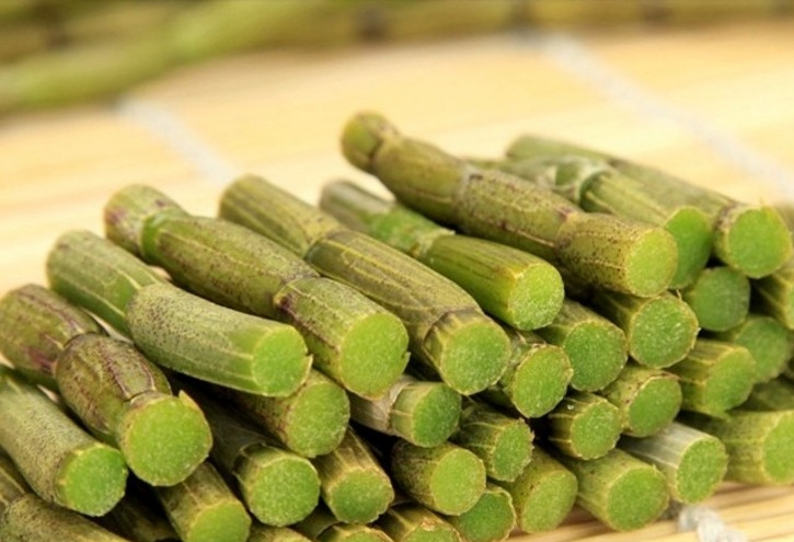 它是一種價值千金的草，治失眠、降血糖、抗腫瘤、護肝膽、特別適合中老年人吃