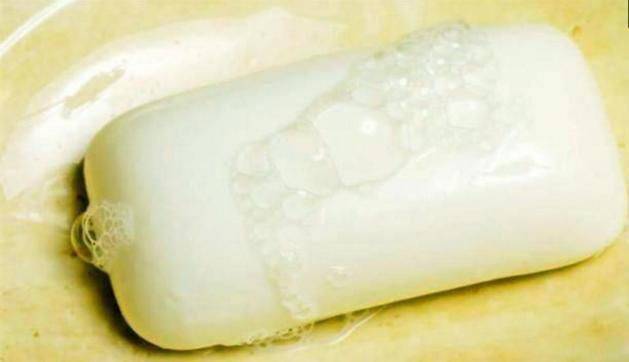 抓緊在汽車裡放一隻牙膏，原來作用這麼大，每個家庭都需要，記得回家試一試 !