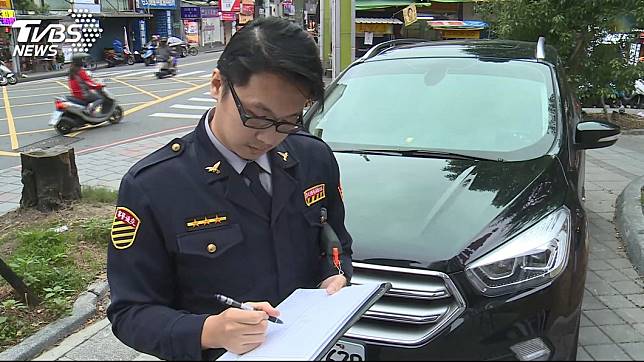 花錢消災！遇小擦撞私了　騎士「我趕時間」