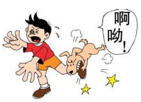 人被狗追的時候，為什麼人只要一蹲下狗就會跑？看完解開多年疑惑 