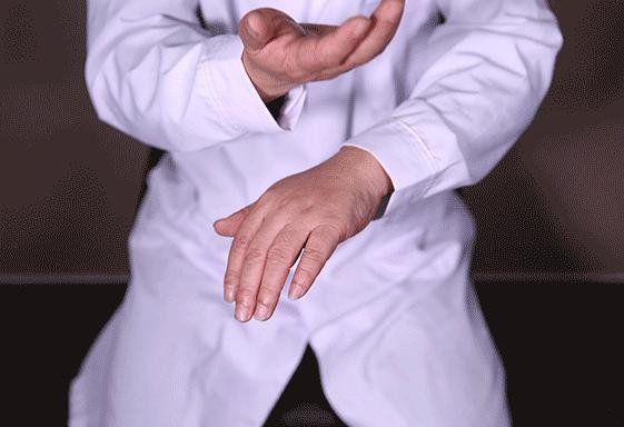42歲老闆經常手麻，差點要了他的命！醫生提醒：千萬別忽視手上的大病警告！