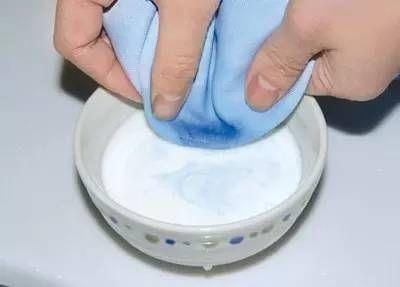 窗簾從來沒洗過？教你1招，不用拆不用水洗，10分鐘讓窗簾變乾凈！