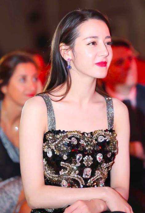 沒長著一張「濃妝臉」就別學baby熱巴，就像這些女明星~~