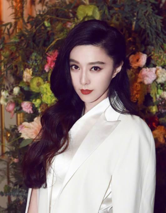 沒長著一張「濃妝臉」就別學baby熱巴，就像這些女明星~~