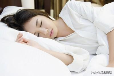 醫生表示：睡覺時有4種表現，十有八九心不好，及早檢查，防心梗