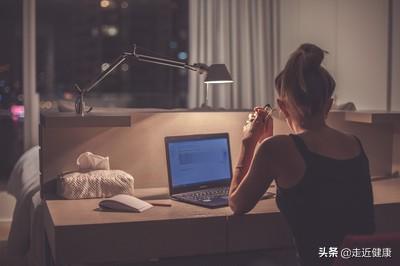 醫生表示：睡覺時有4種表現，十有八九心不好，及早檢查，防心梗
