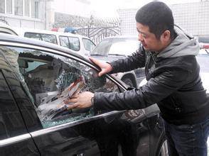 車鑰匙被鎖車裡如何處理？學起來，將會救到你的命