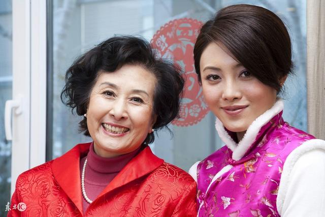 「婆婆，您能不能別一天到晚盯著我，給我們留點私人空間行嗎？」